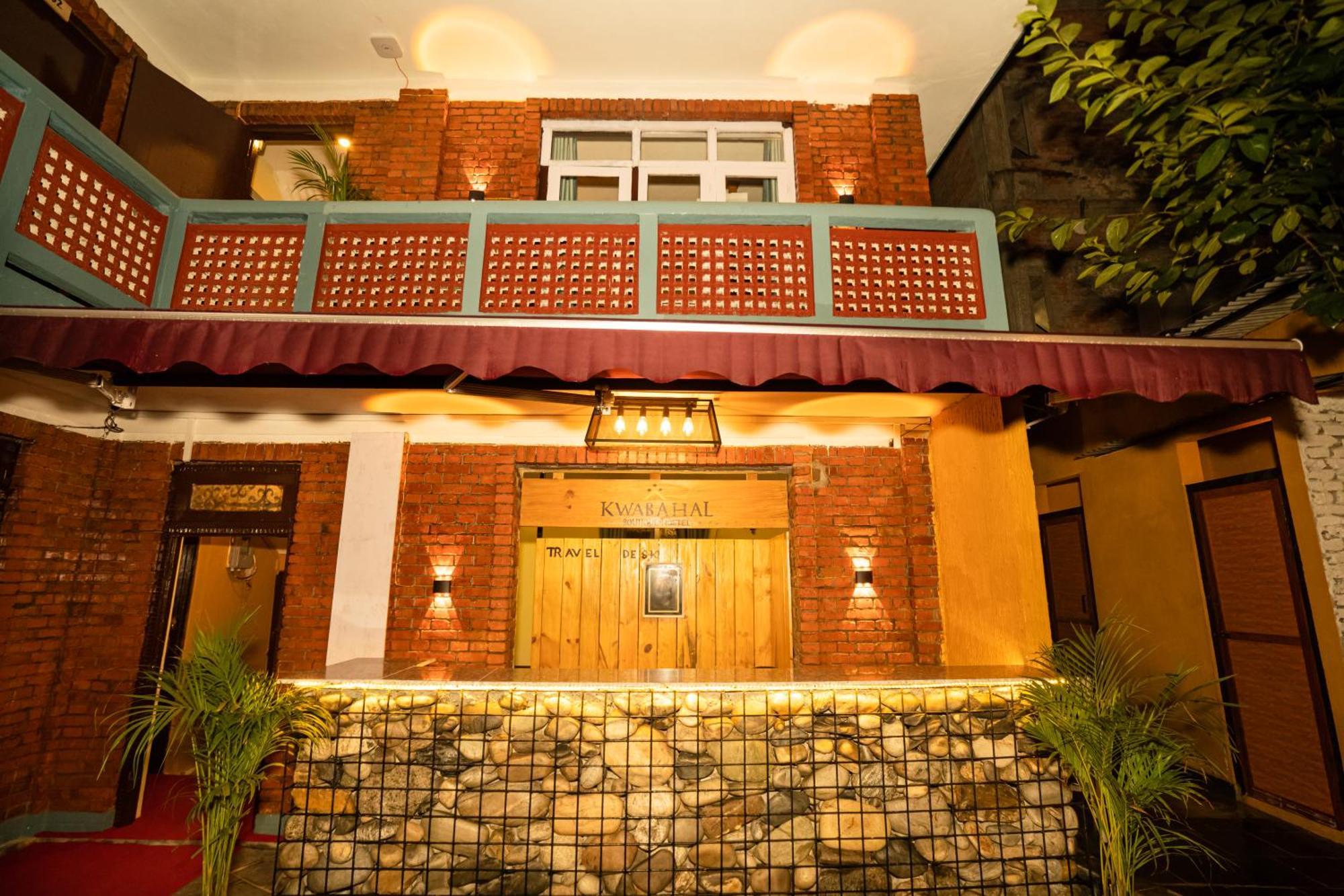 Kwabahal Boutique Hostel カトマンズ エクステリア 写真